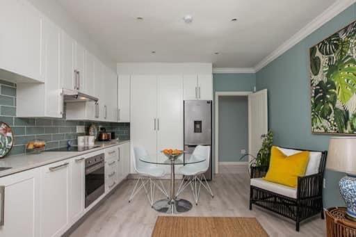 37 Alexandra Avenue, Self Catering Executive Apartment No Load Shedding And Water Outages 요하네스버그 외부 사진