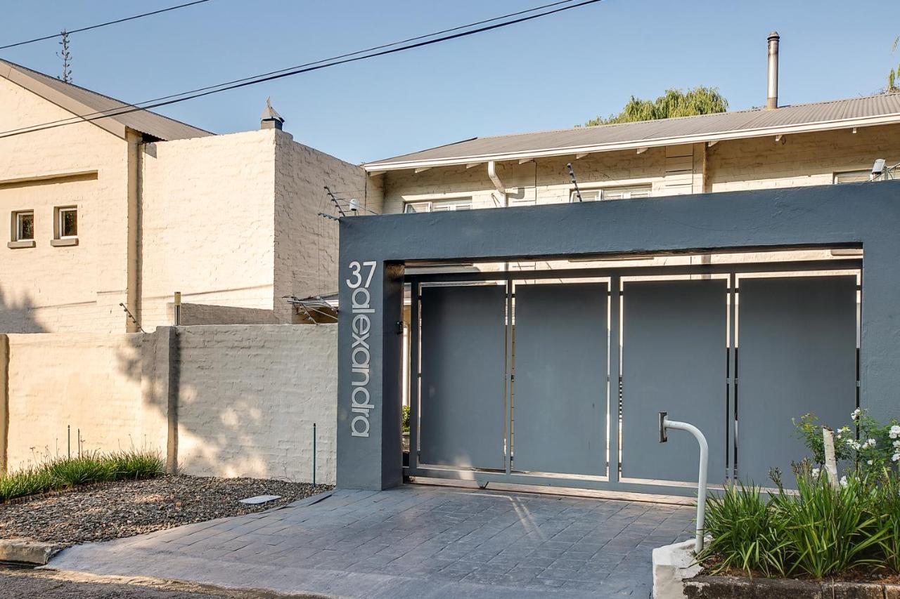 37 Alexandra Avenue, Self Catering Executive Apartment No Load Shedding And Water Outages 요하네스버그 외부 사진